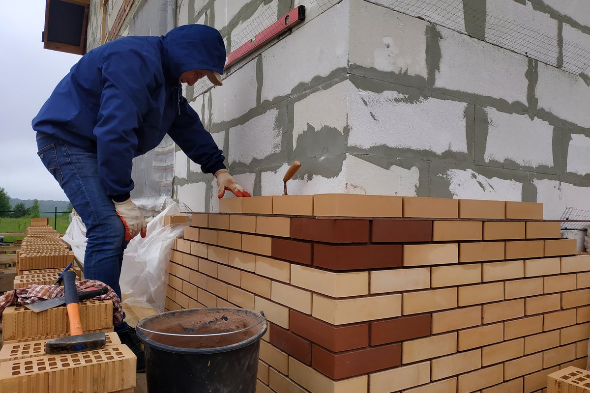 Steel lintel replacement and brick facade repair on a Baltimore commercial building